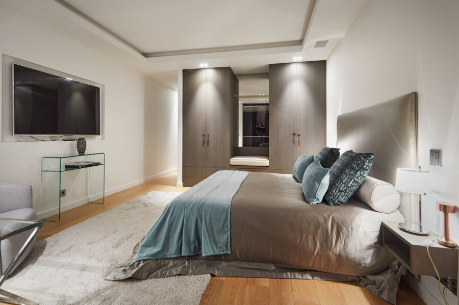 villa-caliope-bedroom-modern-stylish-luxury-interior-cannes