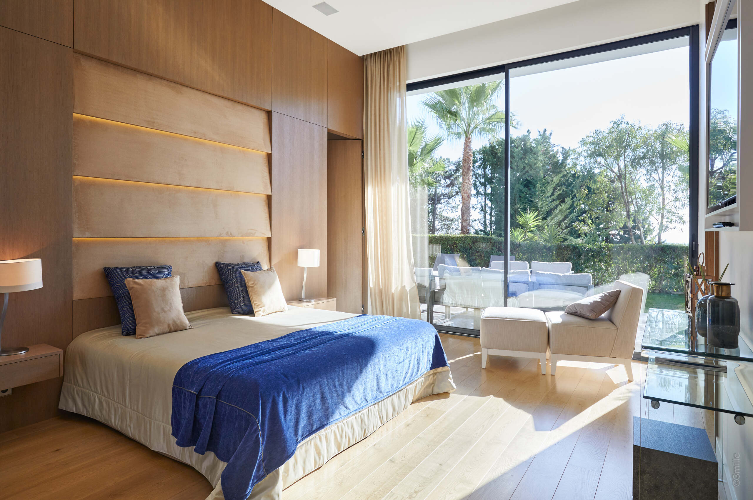 villa-caliope-bedroom-terrace-spacious-luxury-modern-design-cannes