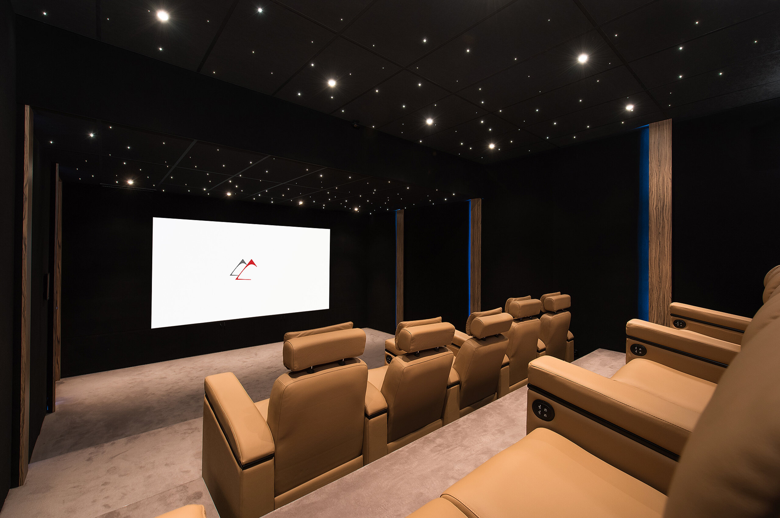 villa-caliope-cinema-film-entertainment-hosting-relaxation-luxury-cannes