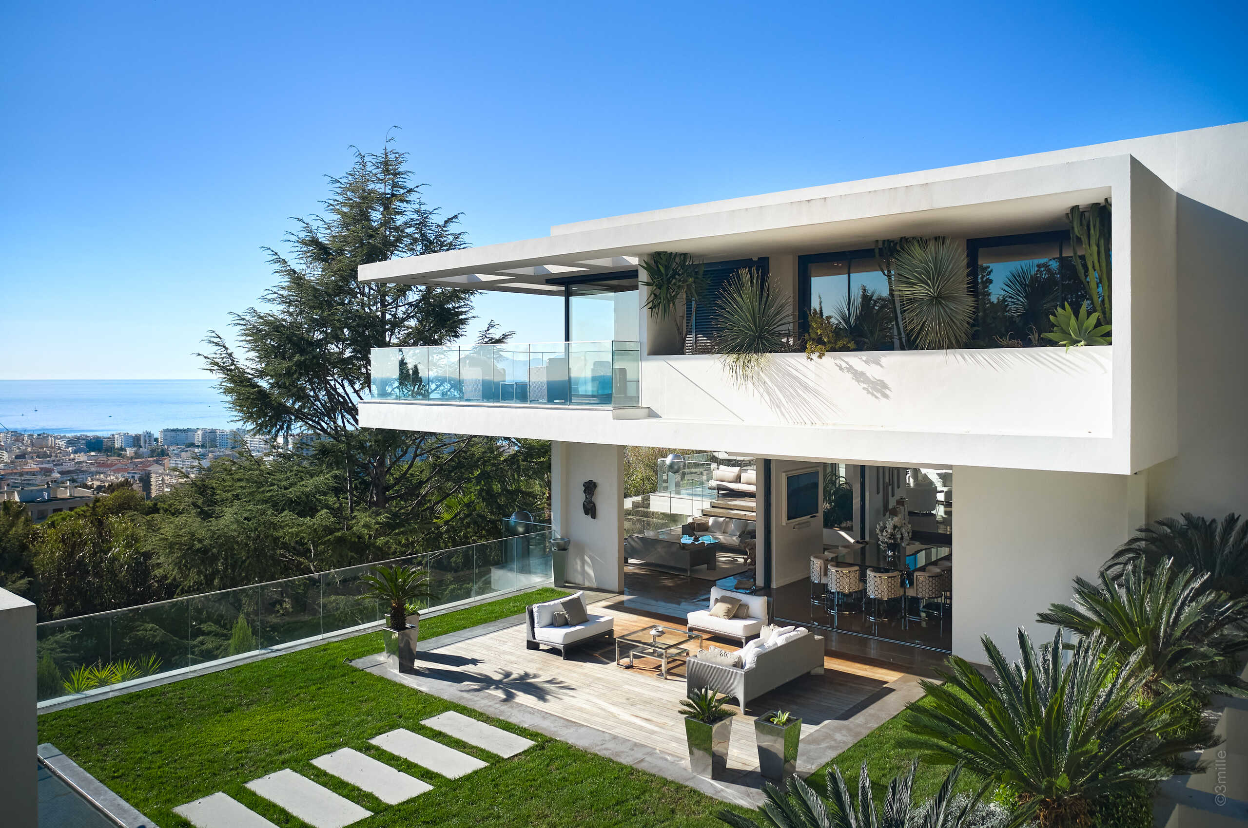 villa-caliope-exterior-garden-balcony-oceanview-tropical-paradise-cannes