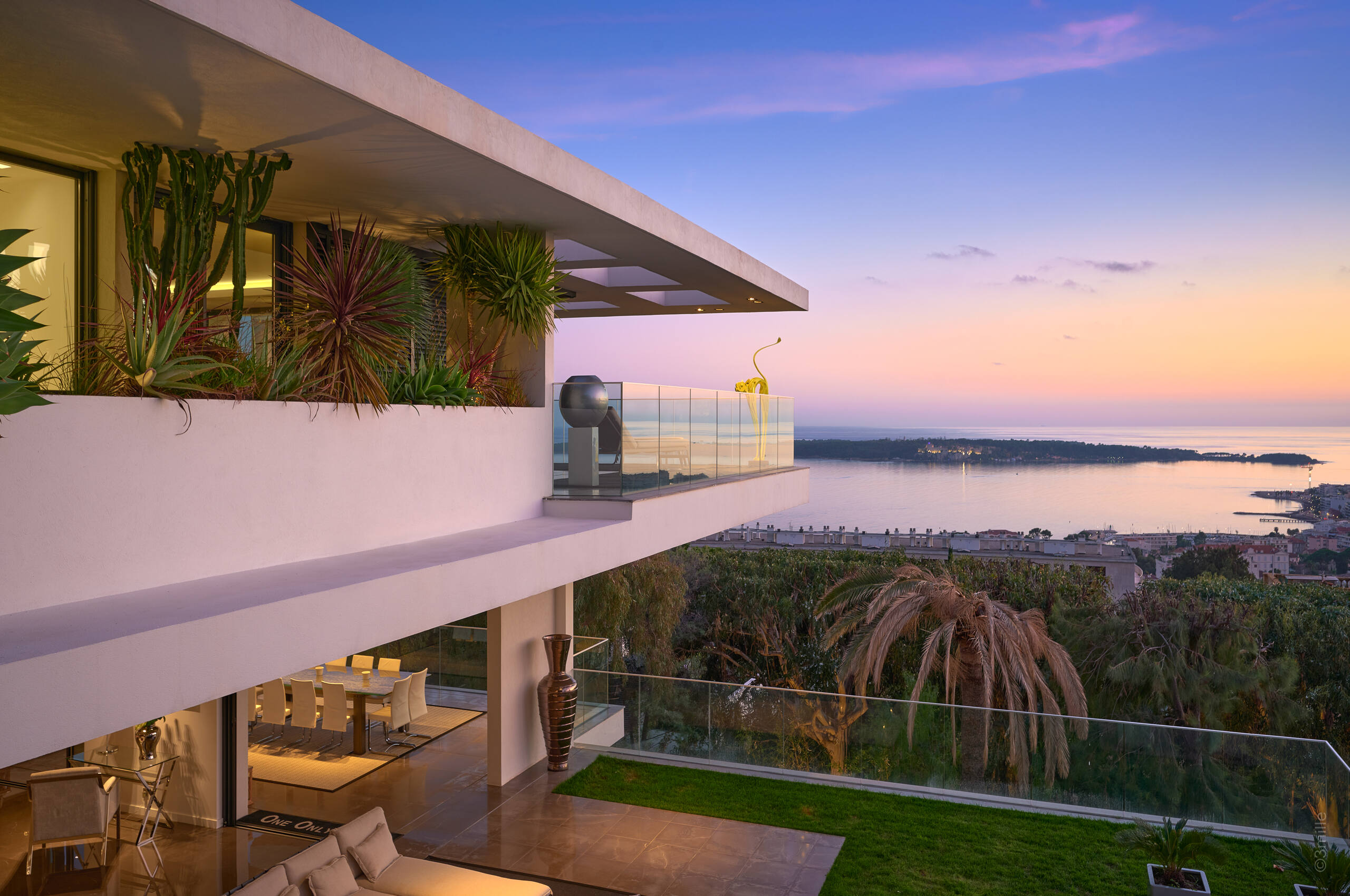 villa-caliope-exterior-sunset-oceanview-picturesque-canne