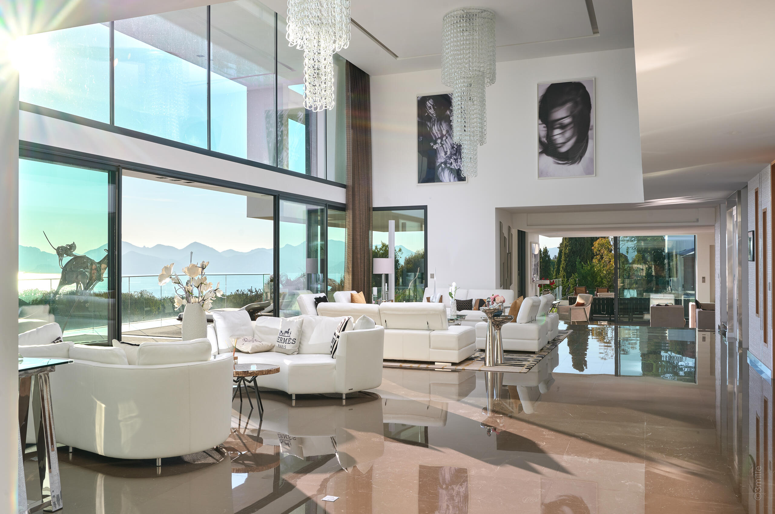 villa-caliope-livingroom-spacious-bright-modern-luxury-interior-design-cannes