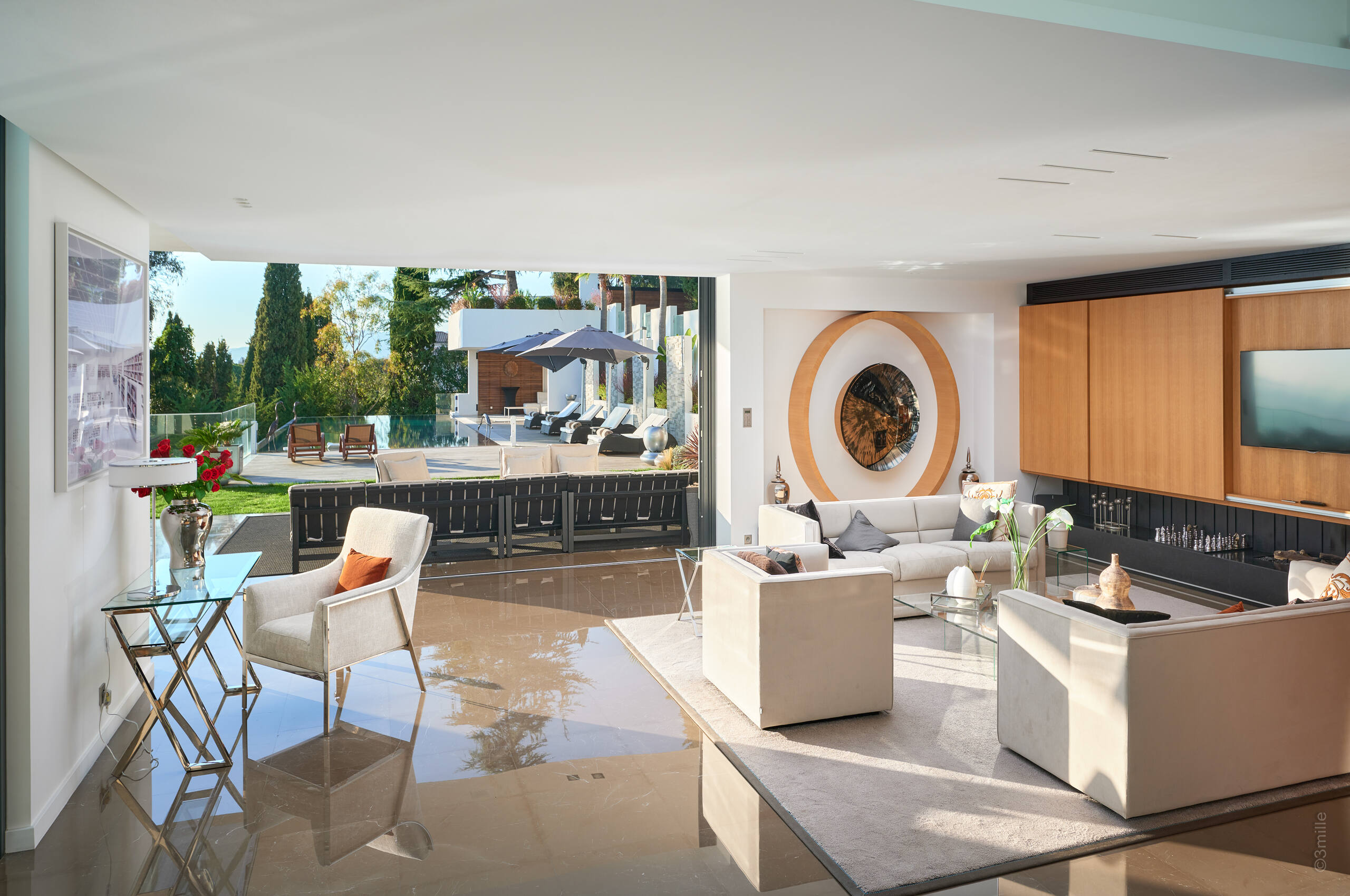 villa-caliope-livingspace-artwork-unique-design-modern-interior-cannes