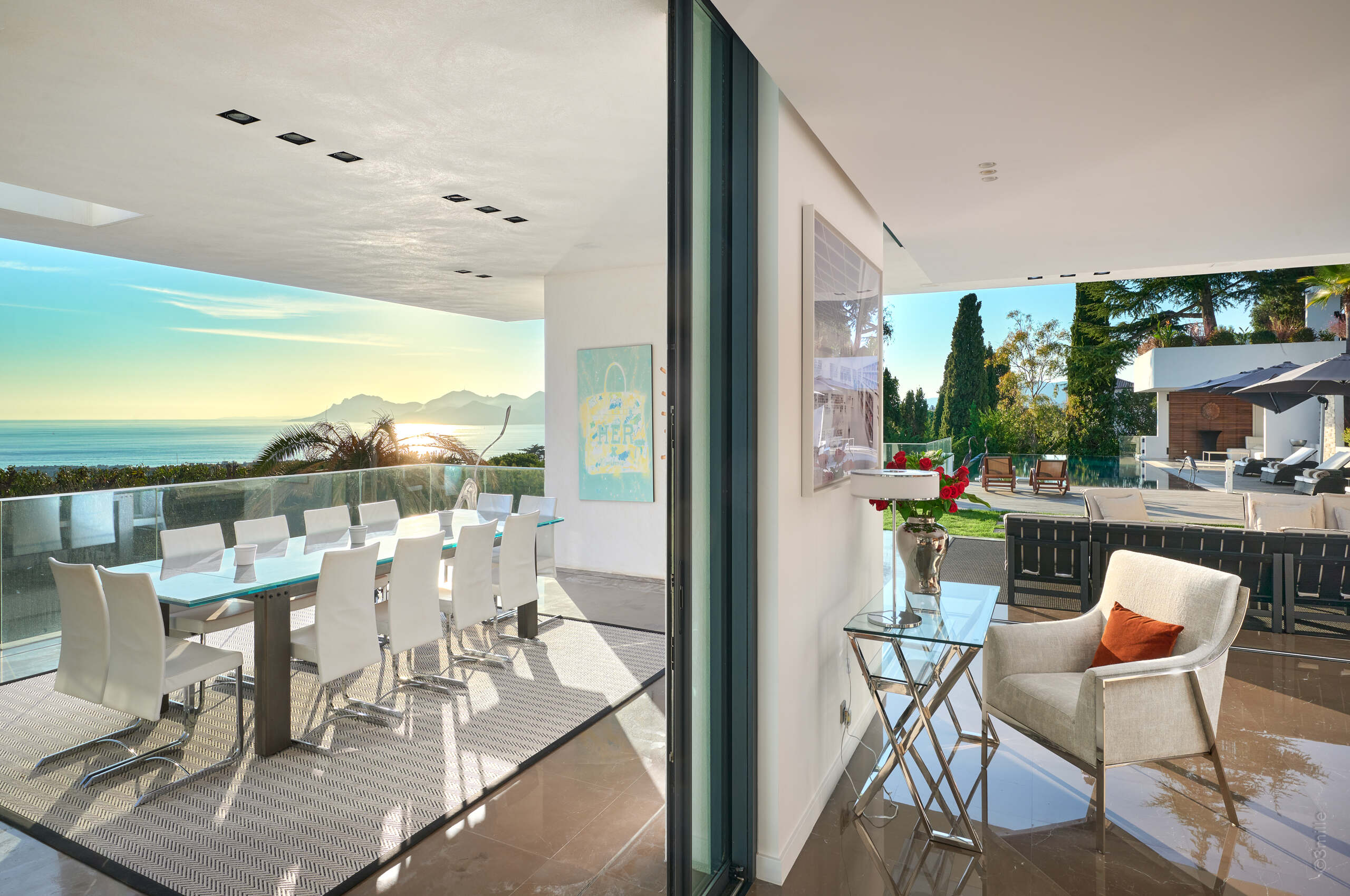 villa-caliope-terrace-balcony-outdoordining-alfresco-mountainview-cannes