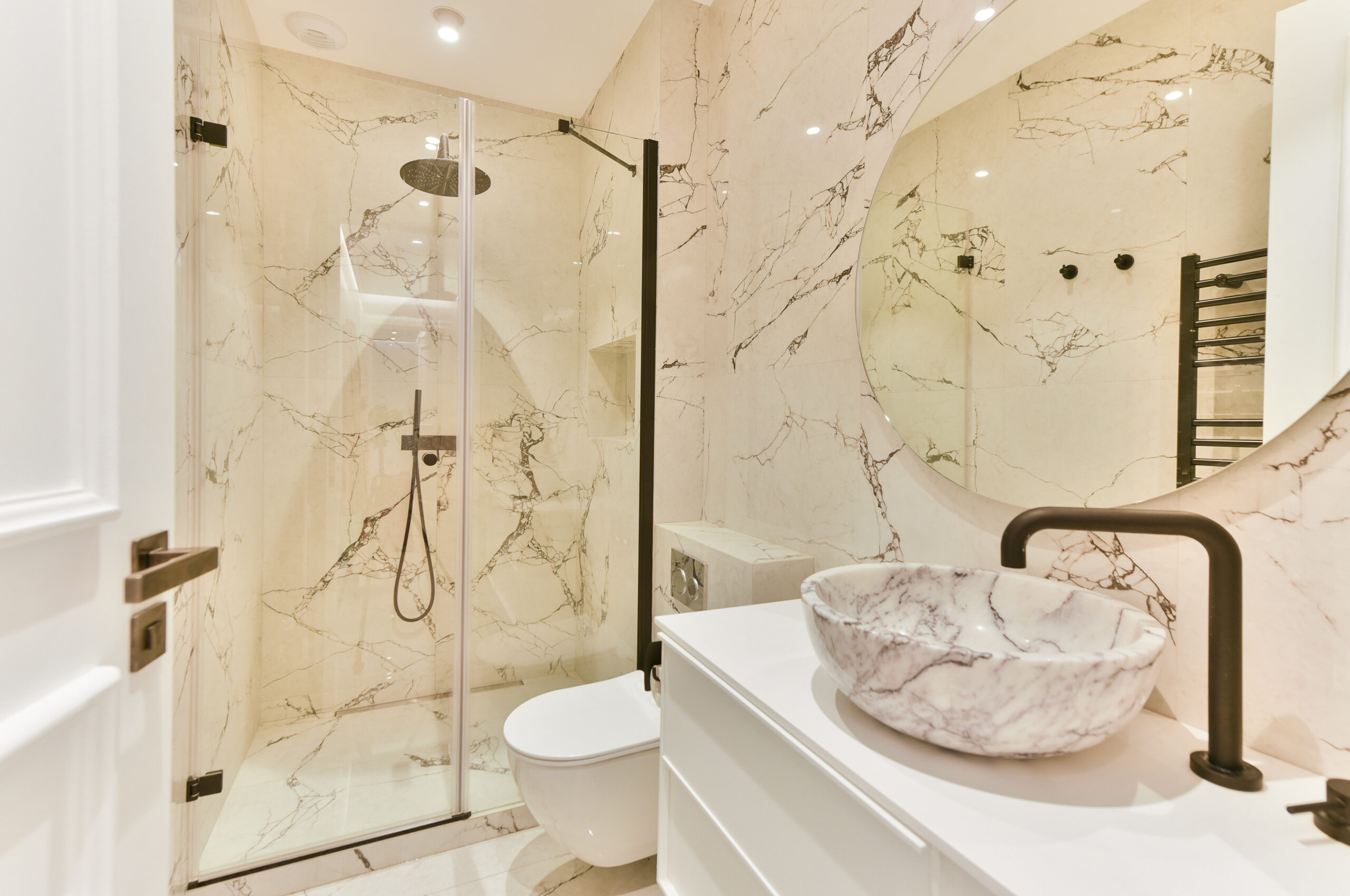 villa-caliretta-bathroom-marble-modern-luxury-cannes
