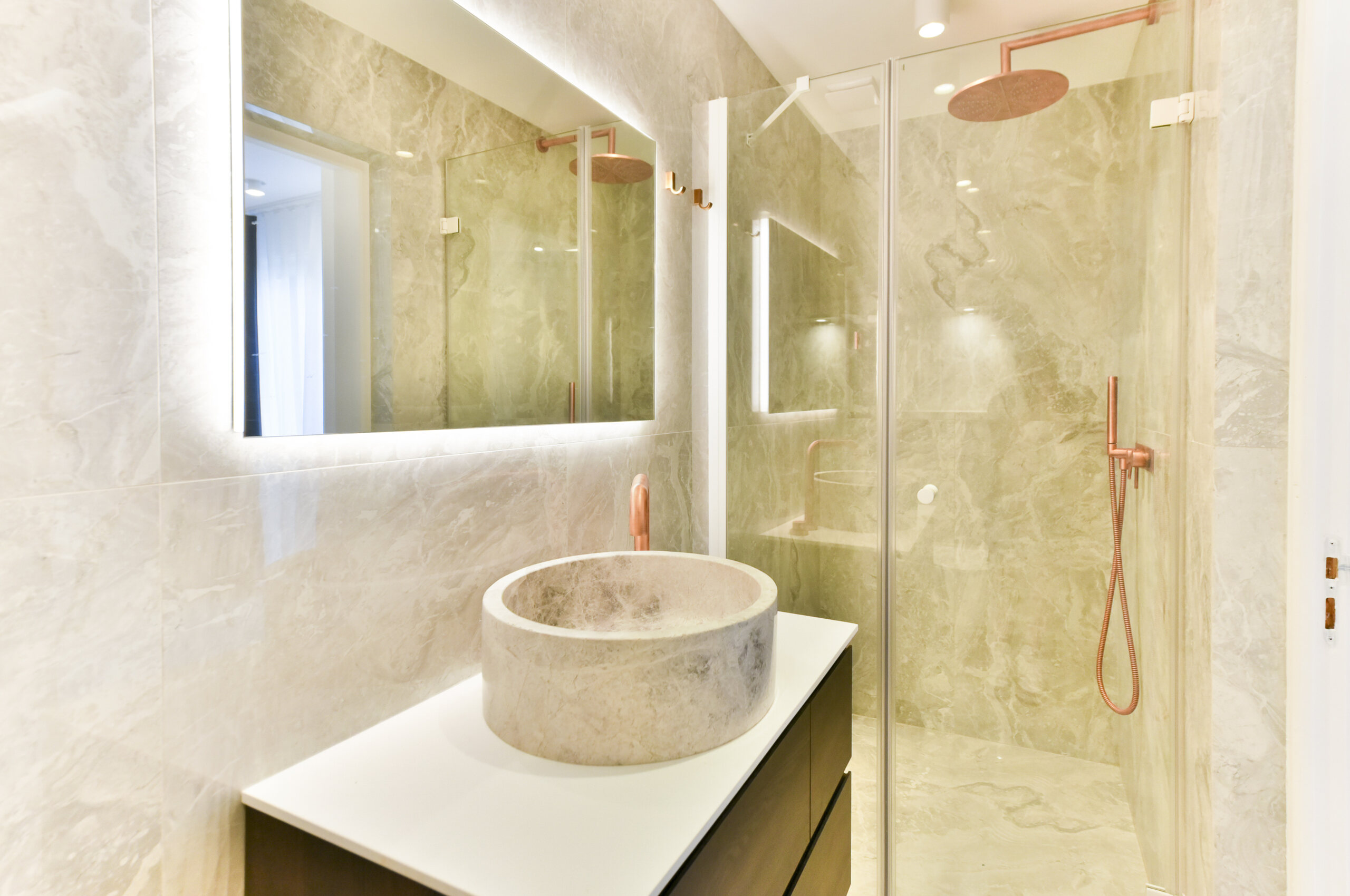 villa-caliretta-bathroom-marble-unqiue-design-cannes
