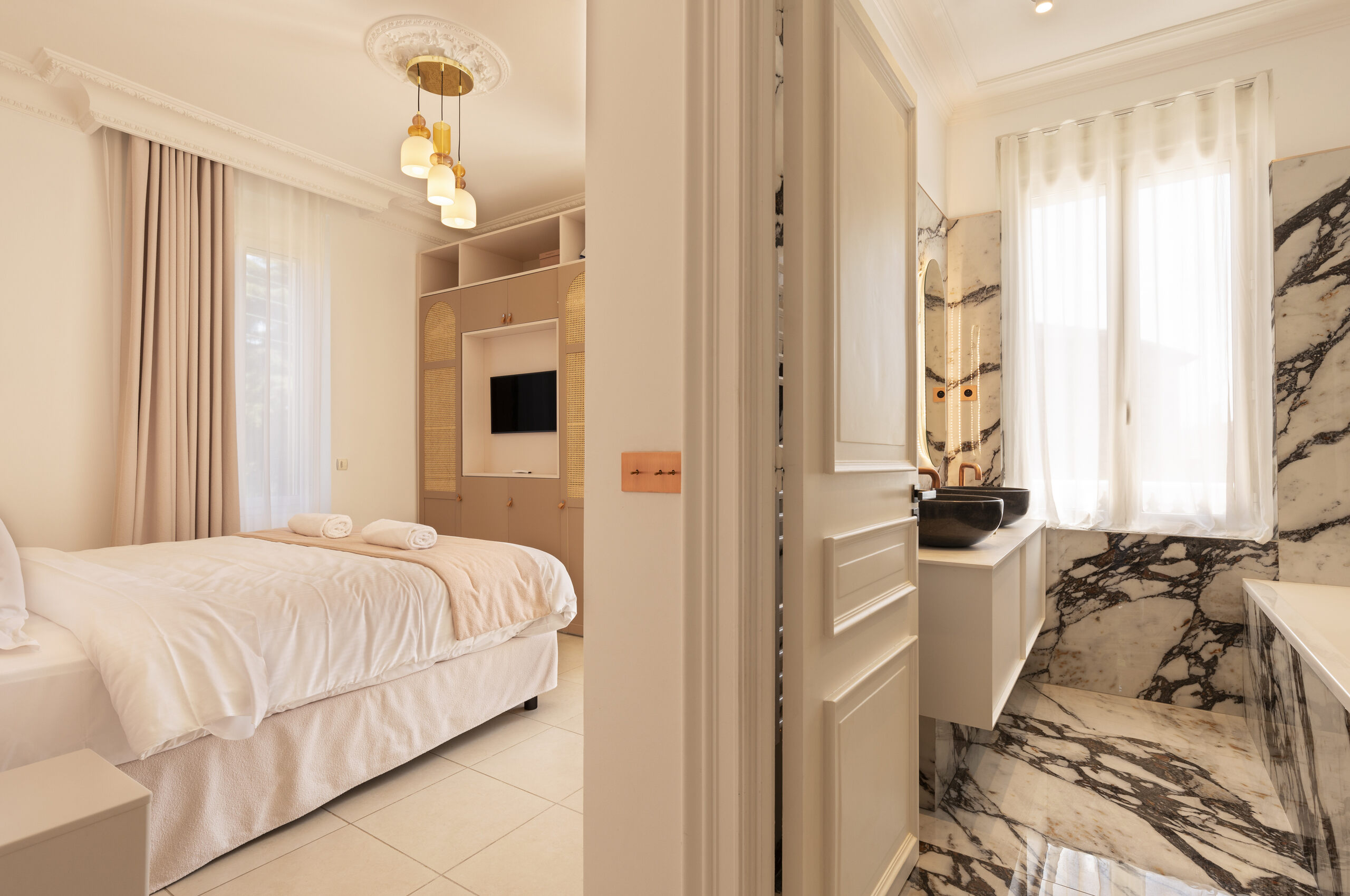 villa-caliretta-bedroom-bathroom-marble-modern-luxury-cannes