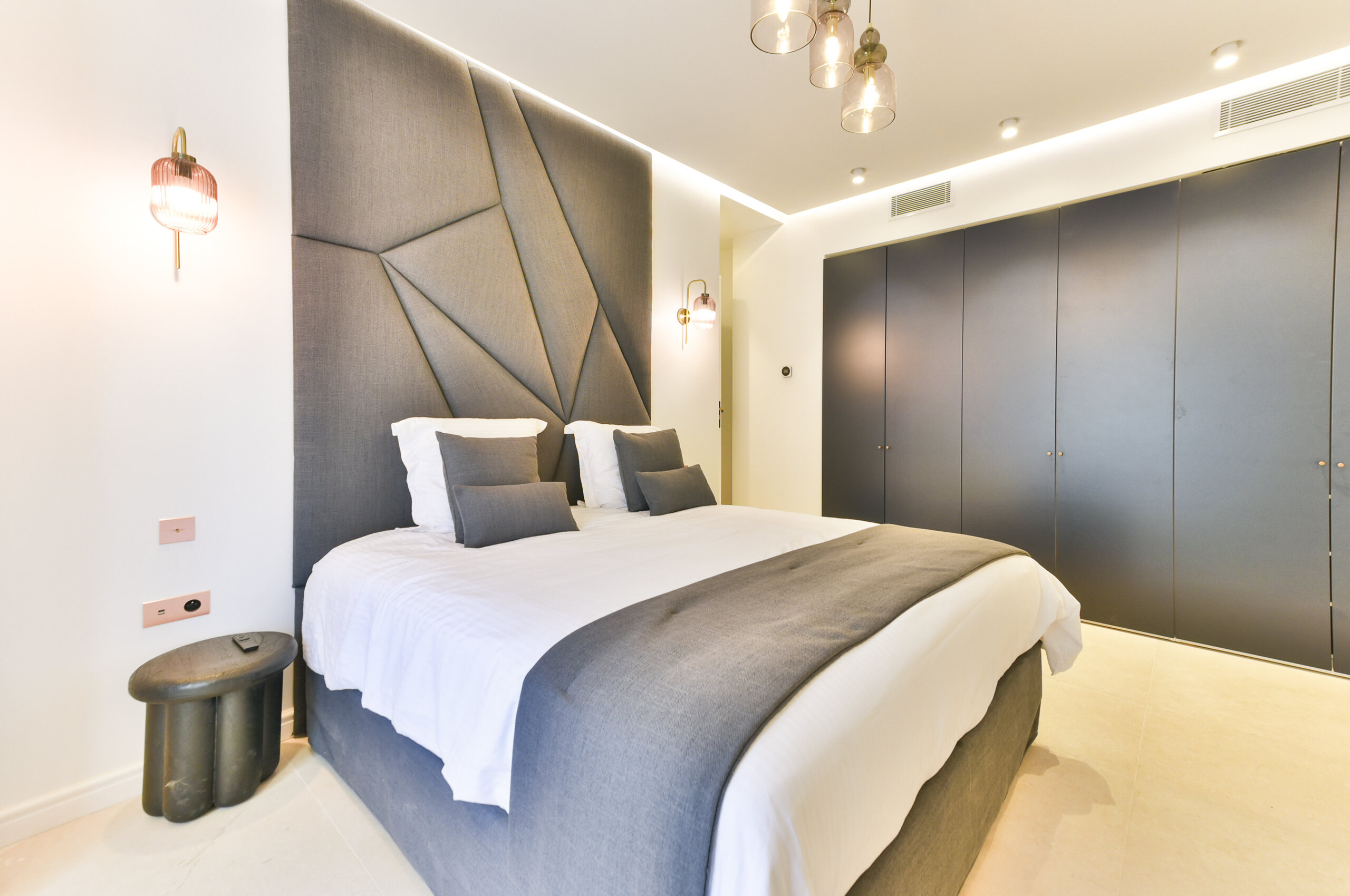 villa-caliretta-bedroom-modern-sleek-clean-luxury-interior-design-cannes