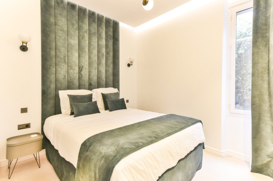 villa-caliretta-bedroom-modern-sophisticated-luxury-cannes