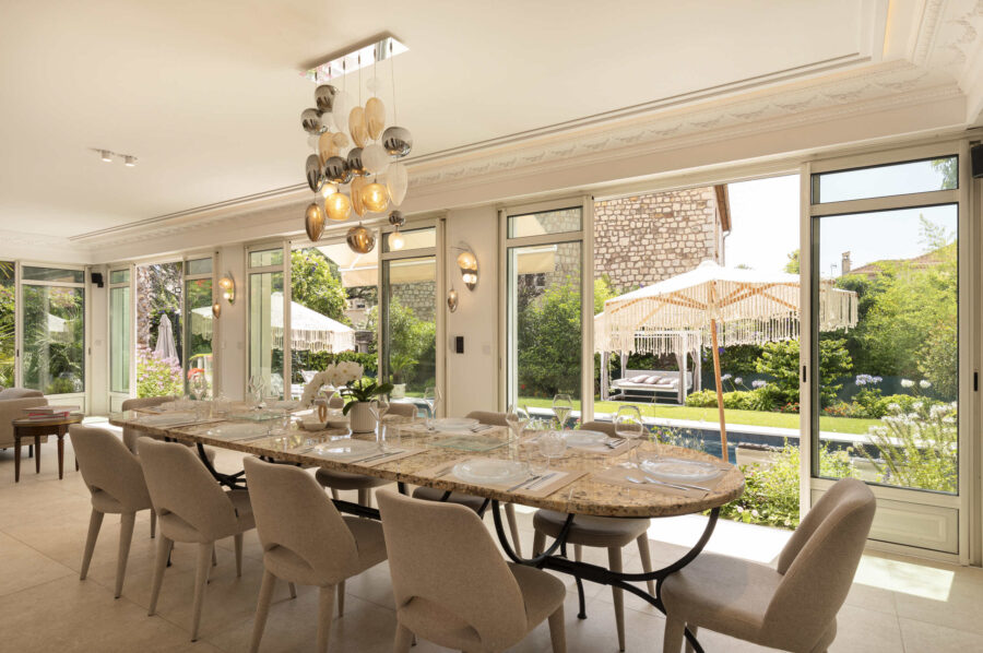 villa-caliretta-diningroom-poolview-luxury-modern-design-cannes