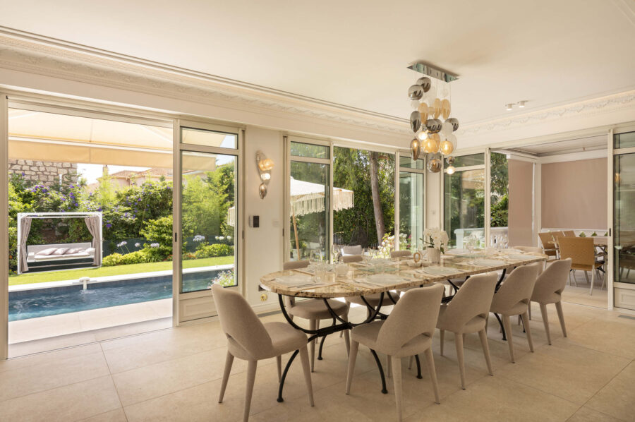 villa-caliretta-diningroom-poolview-luxury-modern-interior-cannes