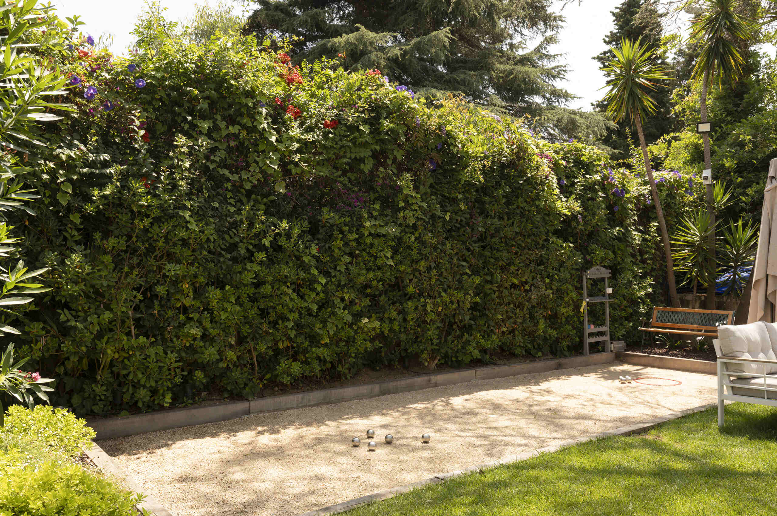 villa-caliretta-petanque-court-games-outdoor-sport-cannes