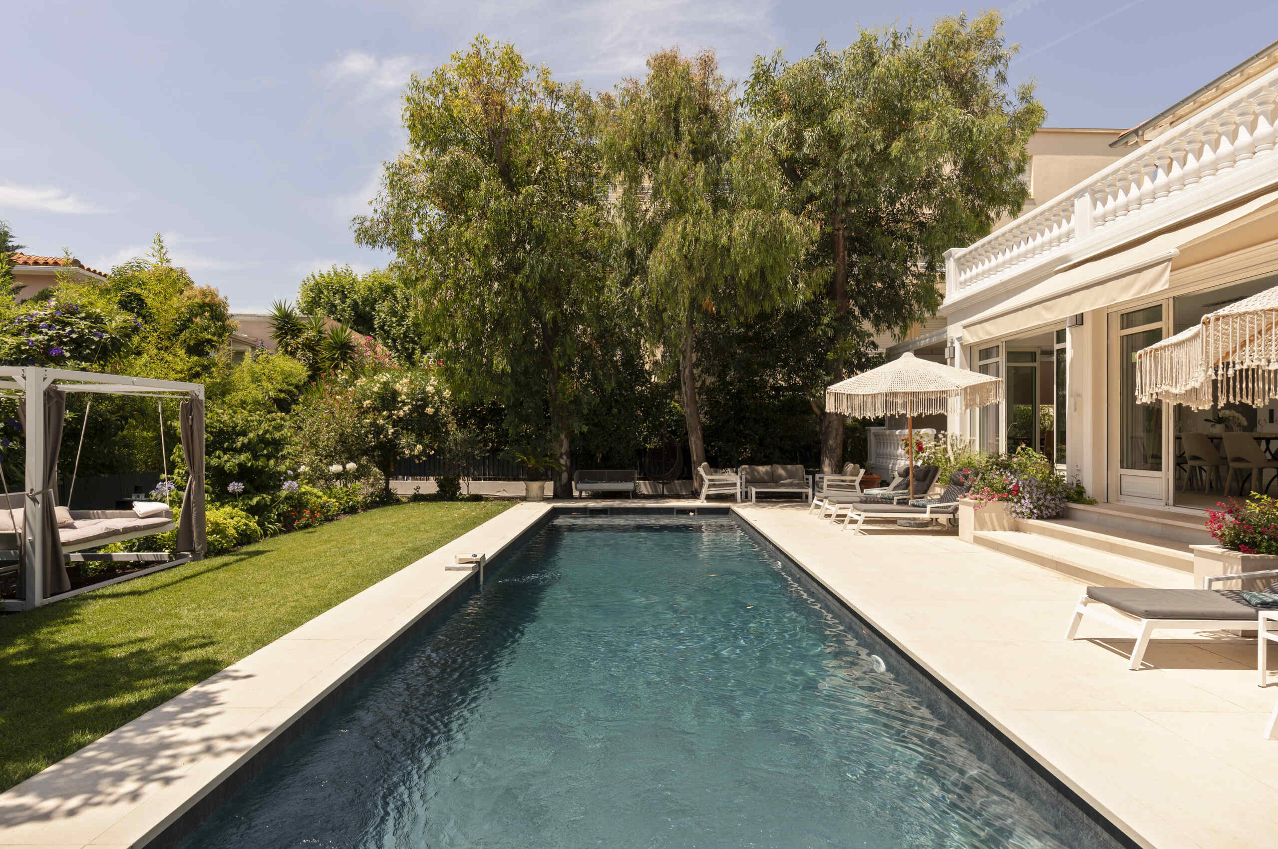 villa-caliretta-swimmingpool-garden-patio-bliss-retreat-cannes