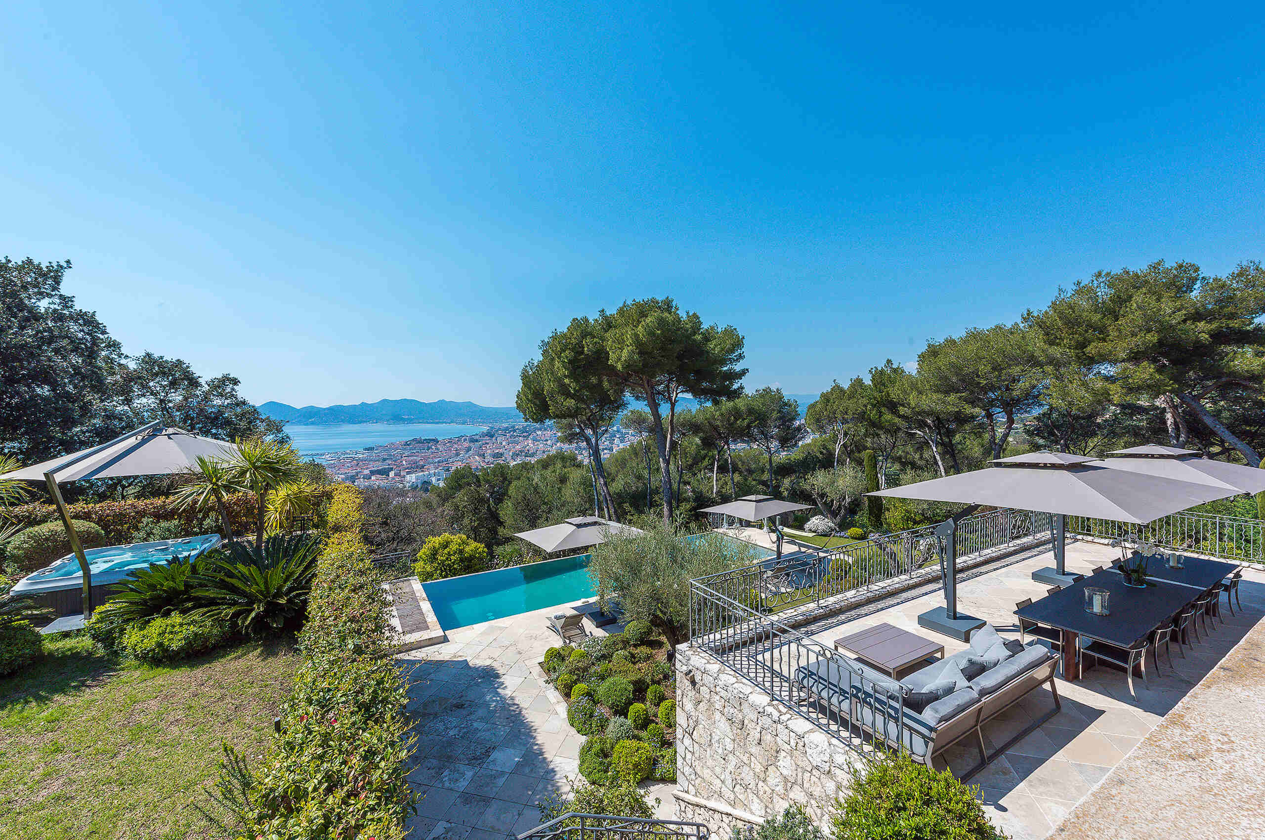 villa-callista-exterior-scenicviews-oceanview-mountainview-pool-luxury-cannes
