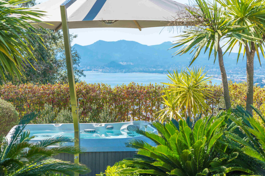 villa-callista-hottub-jacuzzi-oceanview-luxury-cannes