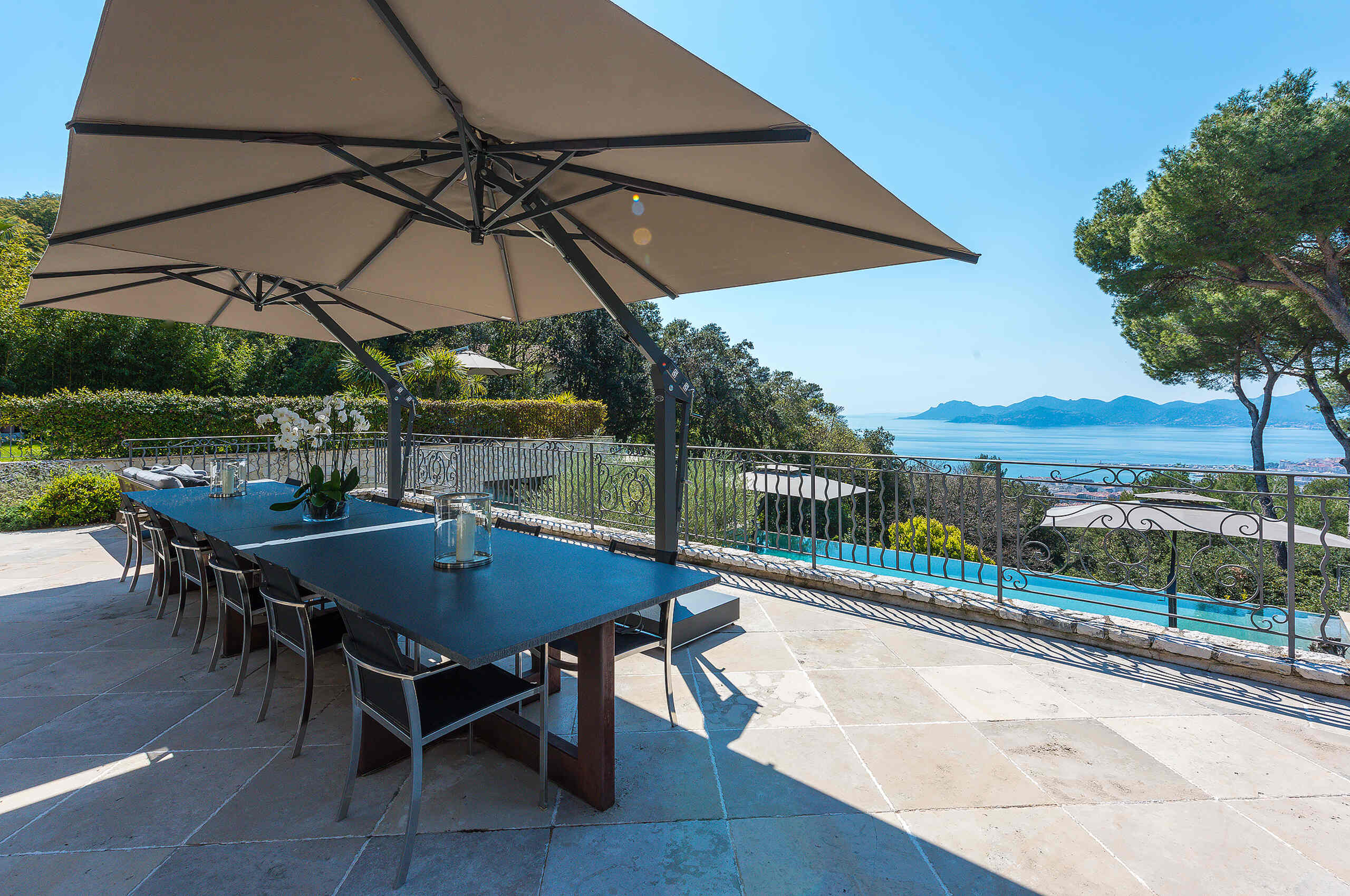 villa-callista-outdoordining-terrace-patio-oceanview-mountainview-cannes