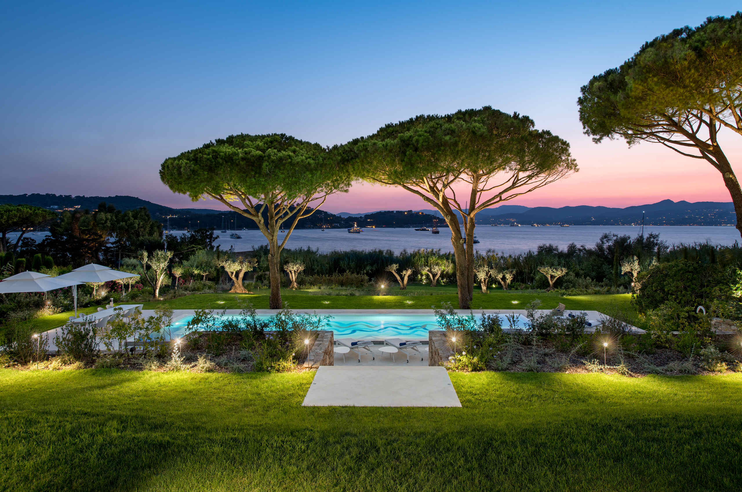villa-canelle-pool-garden-night-seaview-sunset-luxury-rental-retreat-sttropez