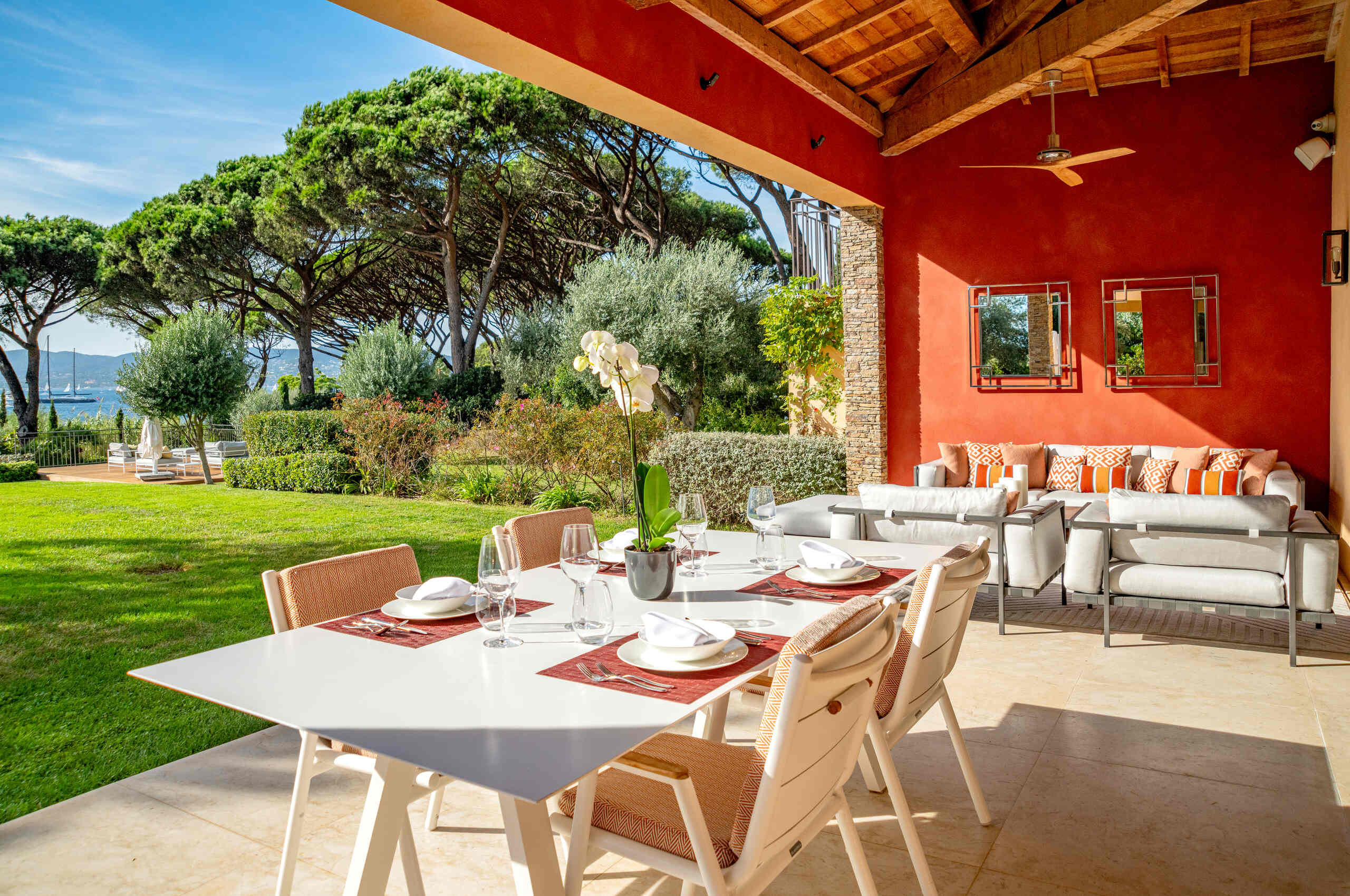 villa-cannelle-outdoordining-poolhouse-luxury-rental-retreat-sttropez