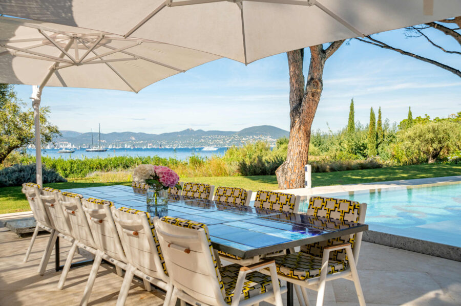 villa-cannelle-outdoordining-poolside-seaview-luxury-retreat-sttropez