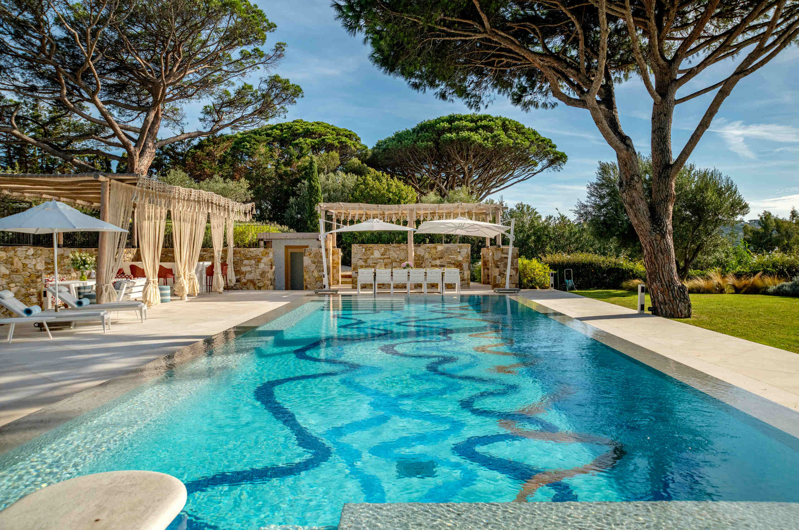 villa-cannelle-pool-cabana-garden-tropical-luxury-paradise-sttropez