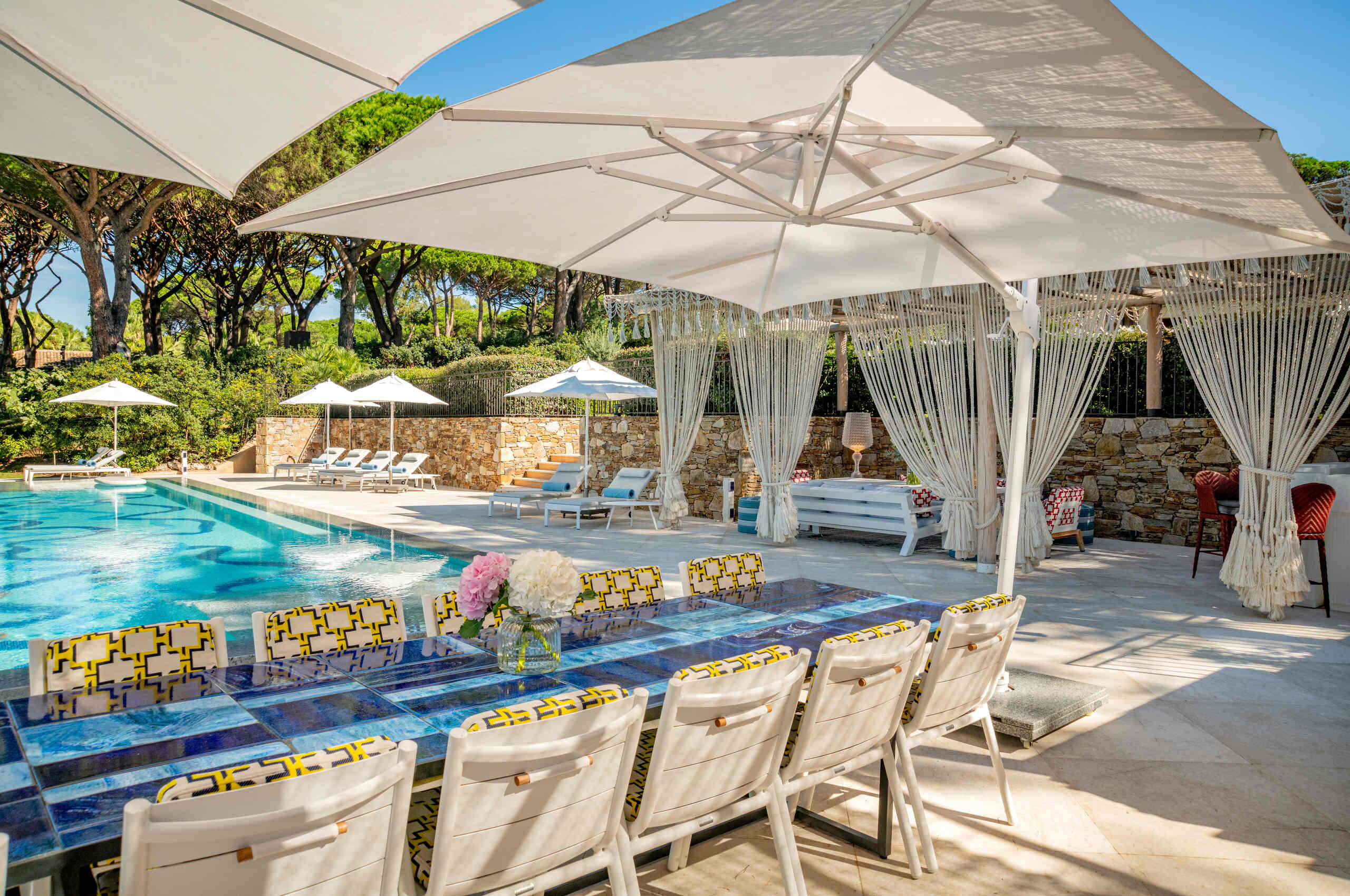 villa-cannelle-pool-outdoordining-cabana-luxury-retreat-sttropez