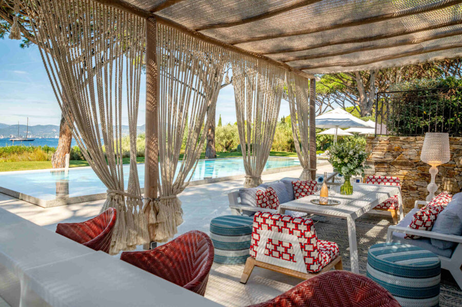 villa-cannelle-poolbar-pool-cabana-seaview-tropical-paradise-retreat-sttropez