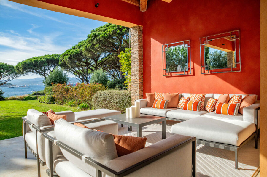 villa-cannelle-poolhouse-lounge-seaview-garden-tropical-paradise-retreat-sttropez