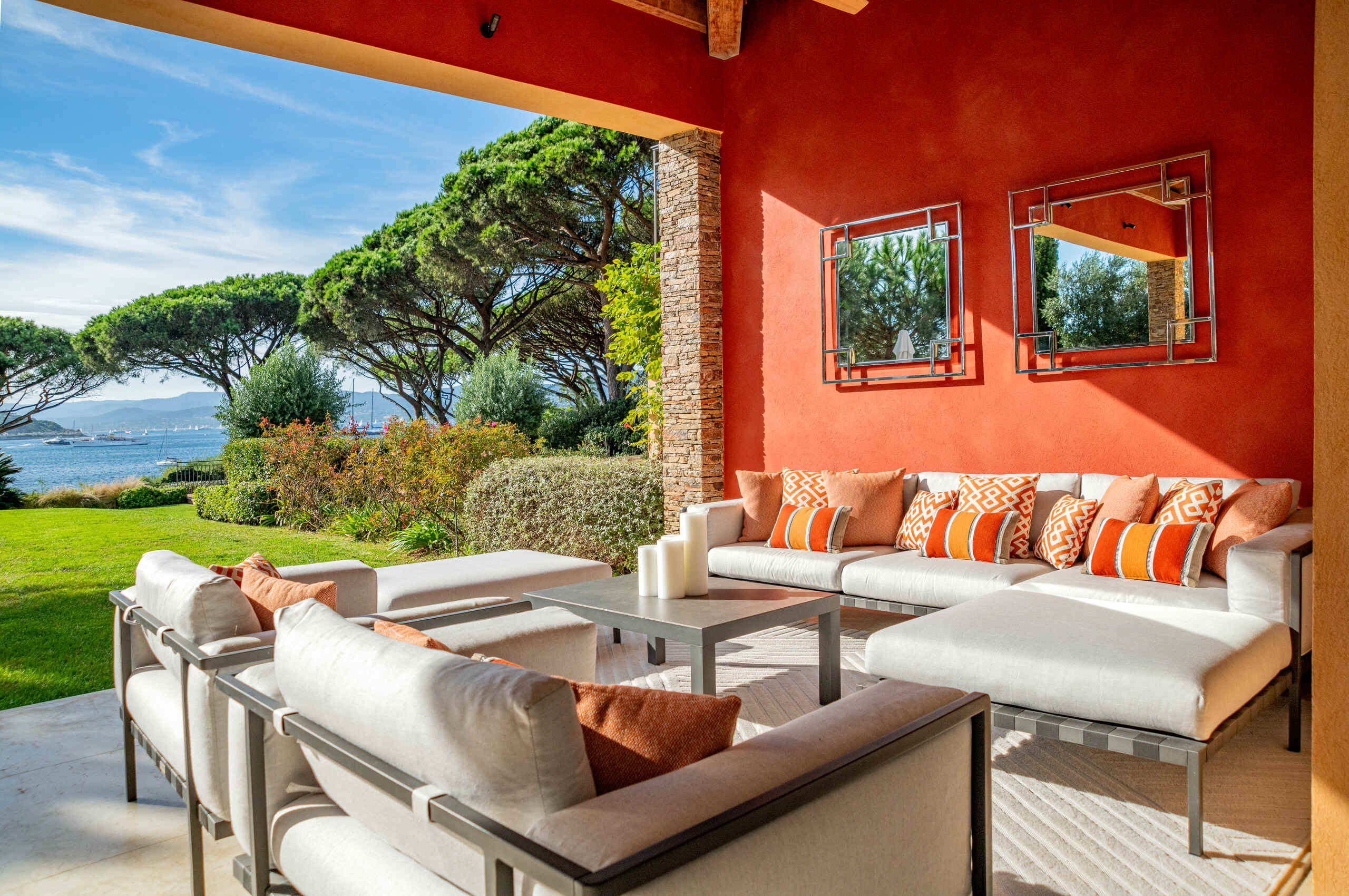 villa-cannelle-poolhouse-lounge-seaview-garden-tropical-paradise-retreat-sttropez