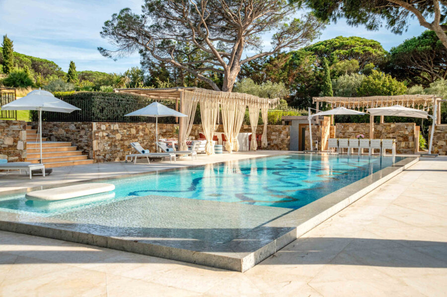 villa-cannelle-poolisde-patio-luxury-paradise-retreat-sttropez