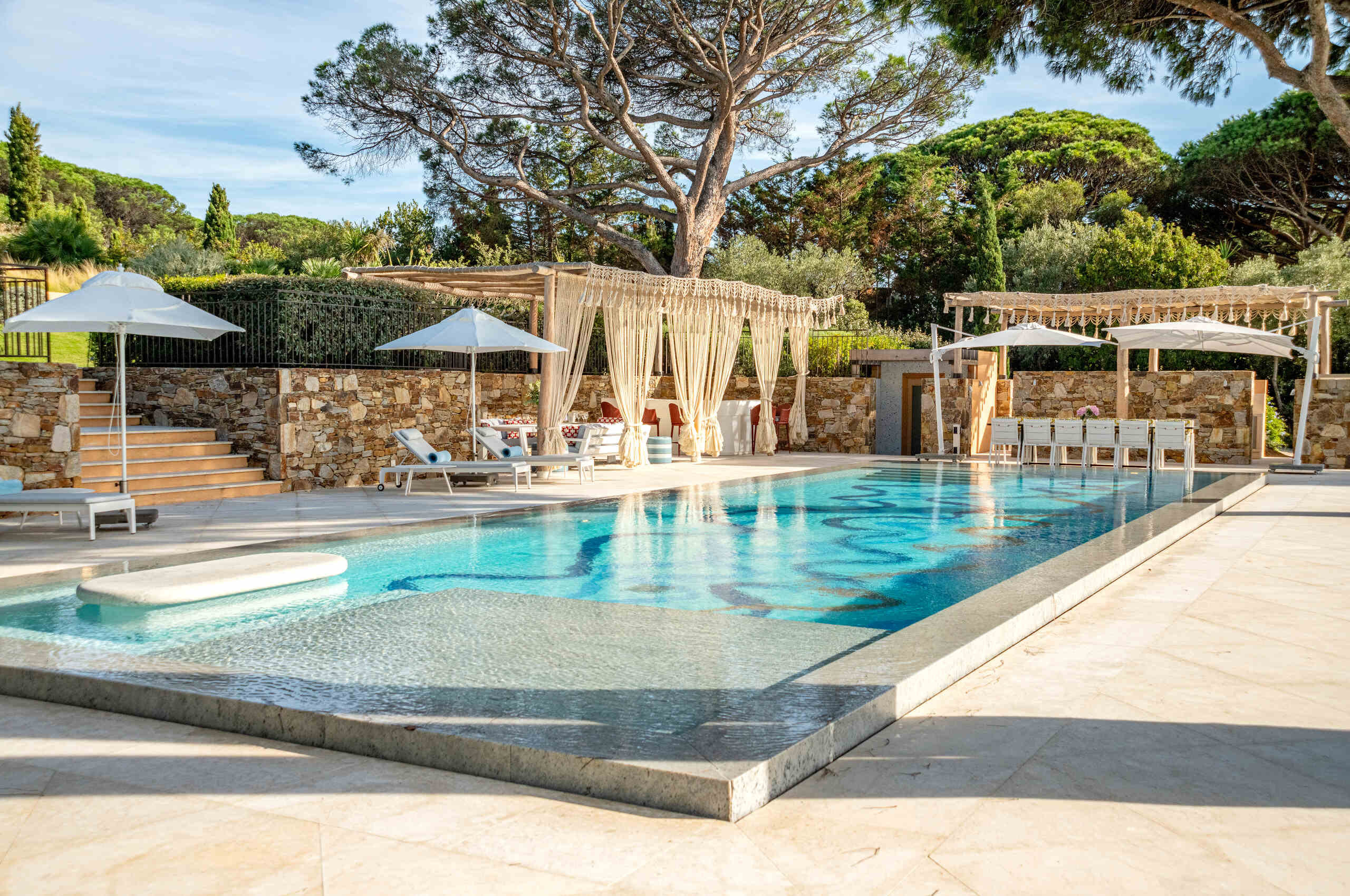 villa-cannelle-poolisde-patio-luxury-paradise-retreat-sttropez