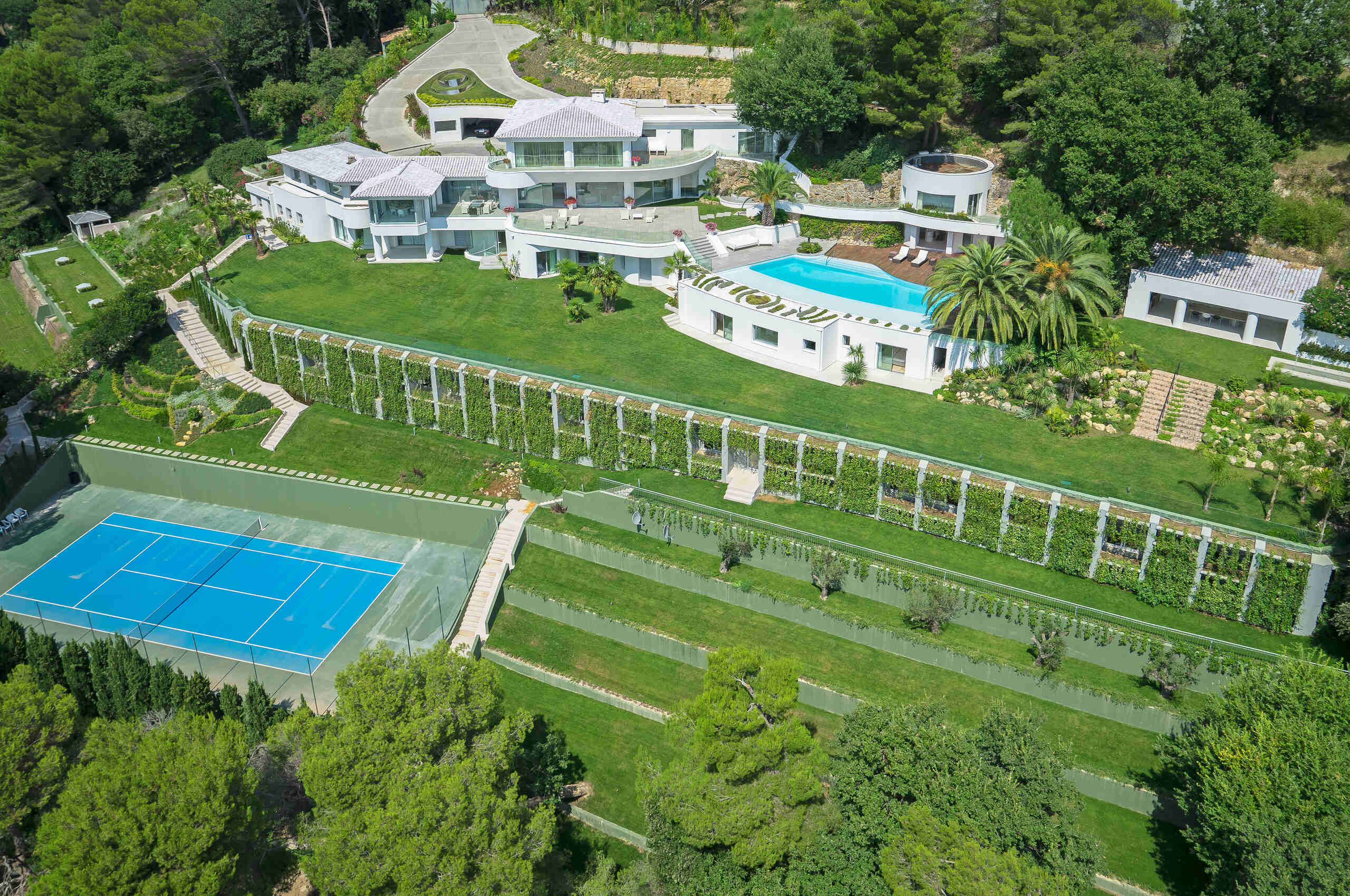 villa-carey-aerial-exterior-tenniscourt-landscapedgarden-pool-luxury-retreat-cannes