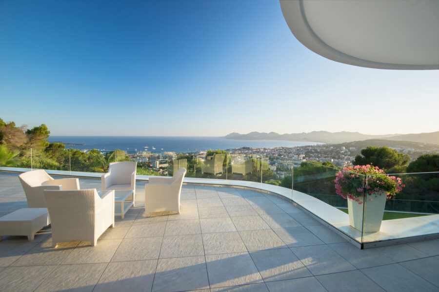 villa-carey-balcony-terrace-seaview-mountainview-luxury-retreat-cannes