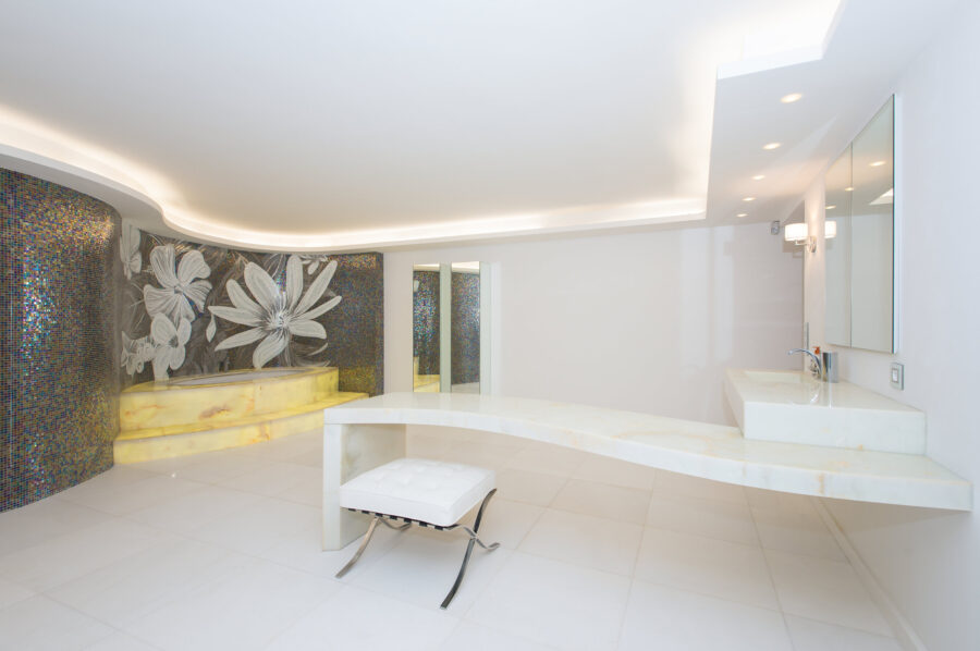 villa-carey-bathroom-bathtub-unique-luxury-design-cannes