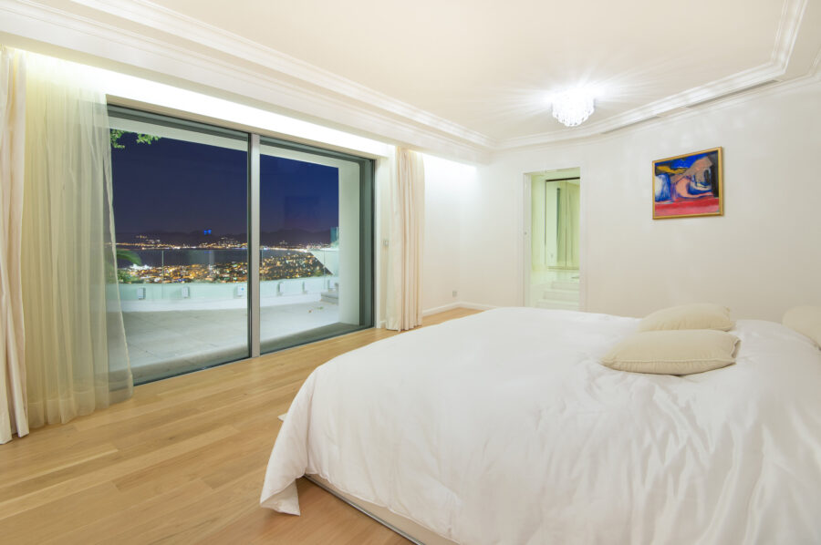 villa-carey-bedroom-modern-luxury-seaview-cannes