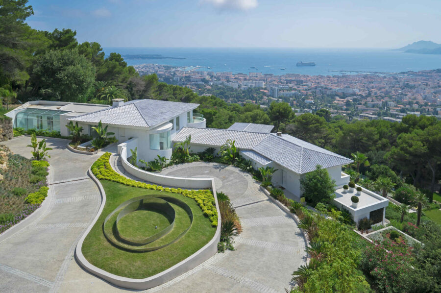 villa-carey-driveway-parking-oceanview-luxury-property-frenchriviera-cannes