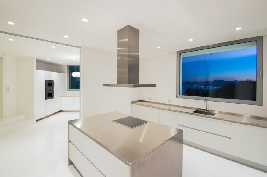villa-carey-kitchen-oceanview-modern-luxury-stylish-design-cannes