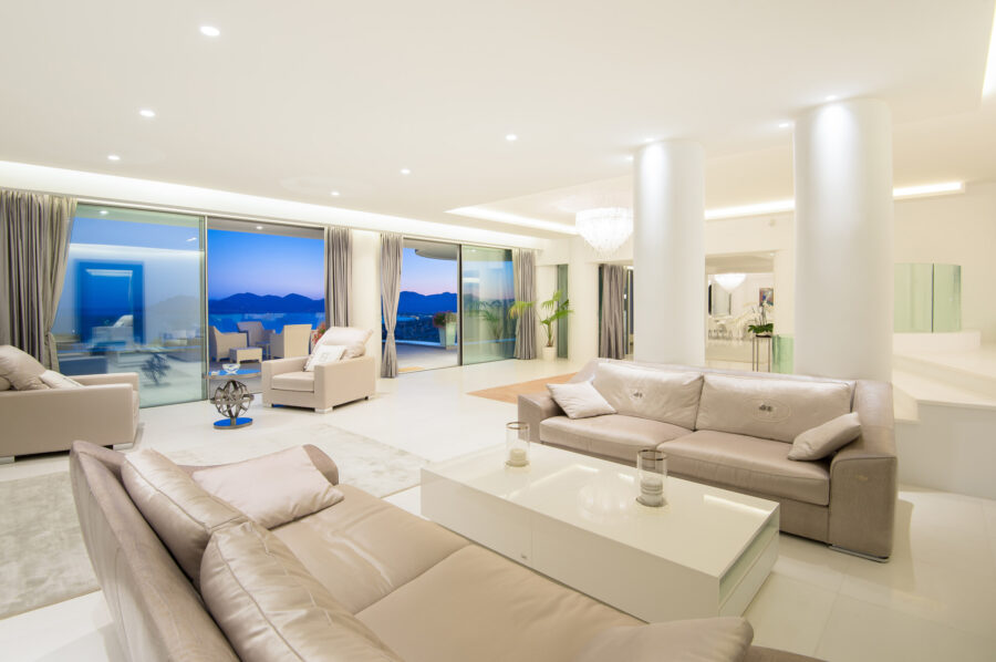 villa-carey-livingroom-luxury-stylish-spacious-interior-design-cannes
