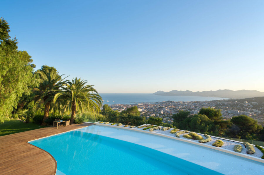 villa-carey-pool-palmtree-oceanview-luxury-paradise-retreat-cannes