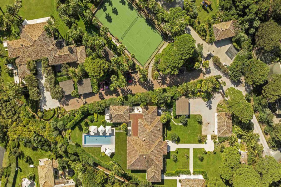 villa-carol-aerial-view-exterior-sea-view-luxury-rental-retreat-ramatuelle