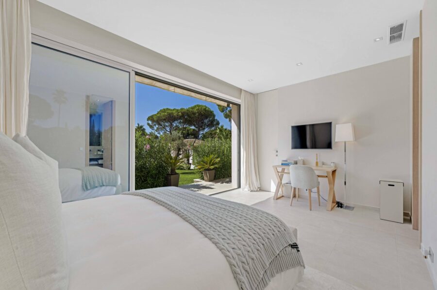 villa-carol-bedroom-garden-view-modern-serene-interiors-luxury-ramatuelle