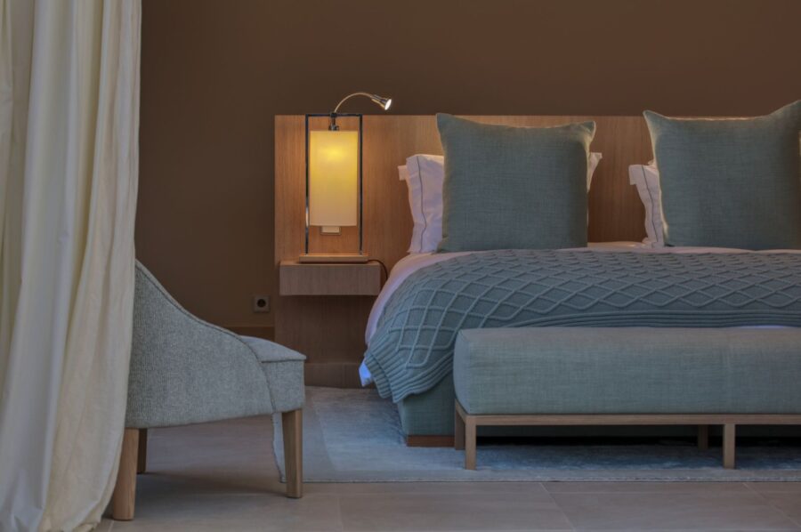 villa-carol-bedroom-modern-stylish-luxury-interior-cannes