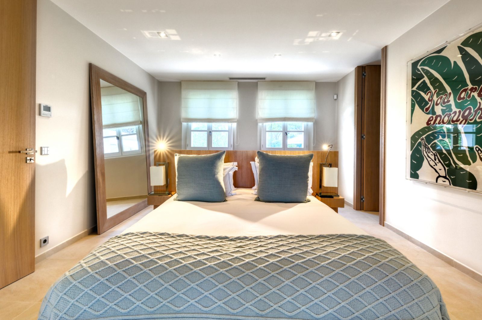 villa-carol-bedroom-stylish-moder-luxury-design-ramatuelle