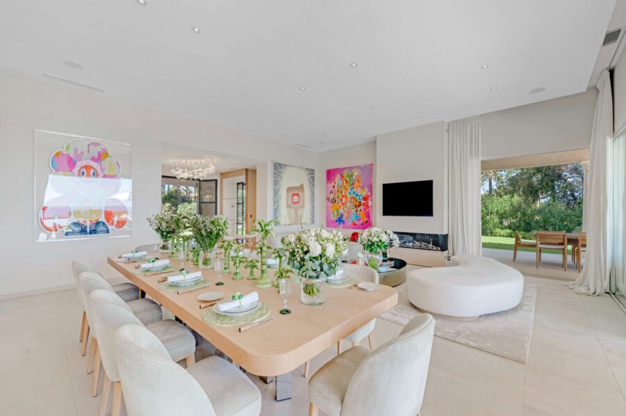 villa-carol-dining-room-artwork-garden-view-elegant-interiors-luxury-ramatuelle