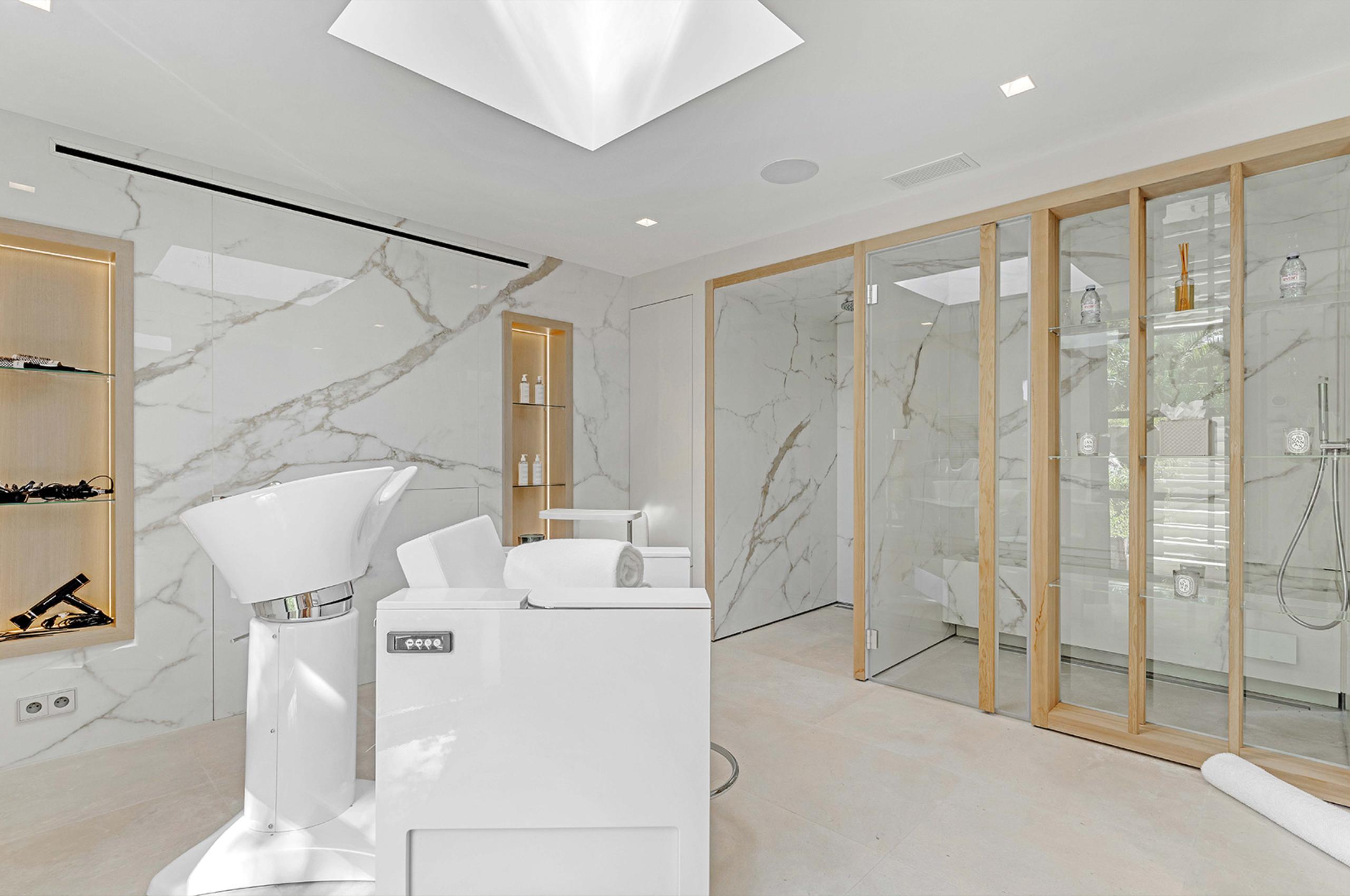 villa-carol-hairdressing-sink-spa-luxury-ramatuelle