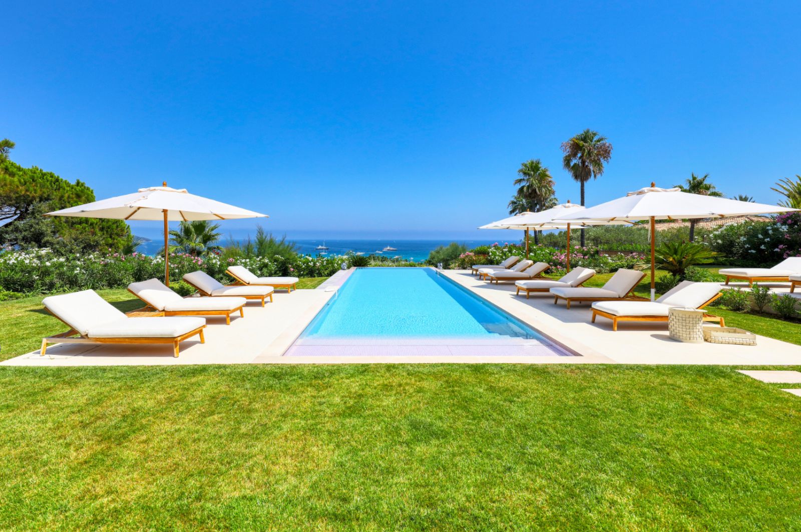 villa-carol-infinitypool-seaview-landscapedgarden-paradise-ramatuelle