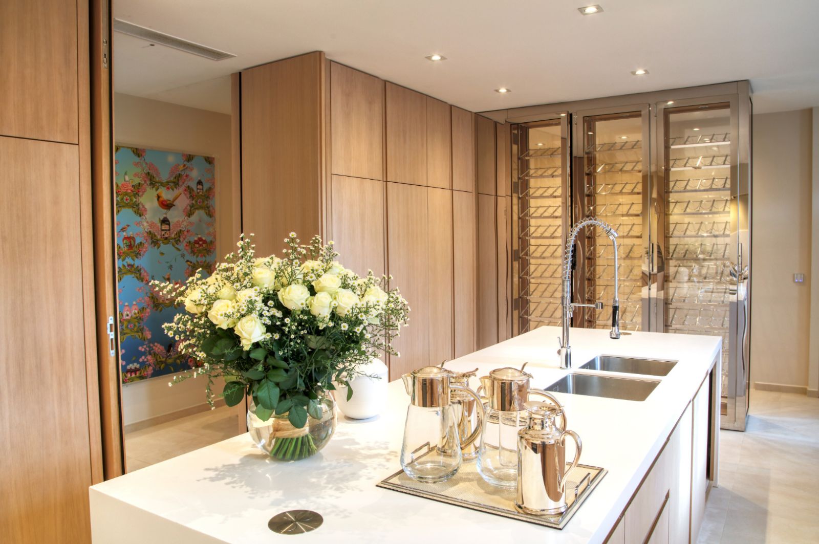 villa-carol-kitchen-winecellar-luxury-modern-interior-ramatuelle