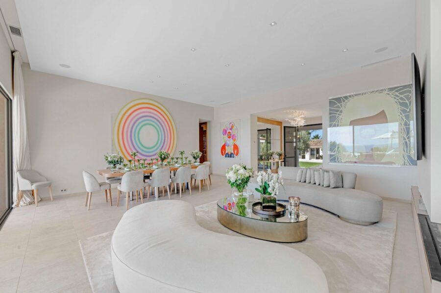 villa-carol-living-room-lounge-dining-room-elegant-serene-modern-design-luxury-ramatuelle