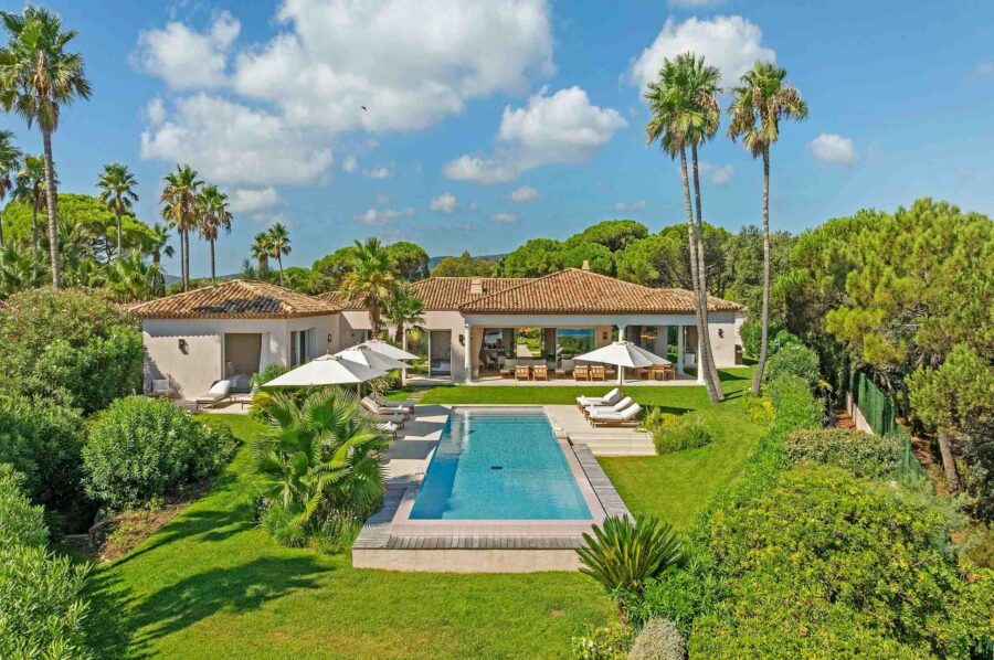 villa-carol-mainpage-exterior-swimming-pool-garden-luxury-sea-view-retreat-ramatuelle