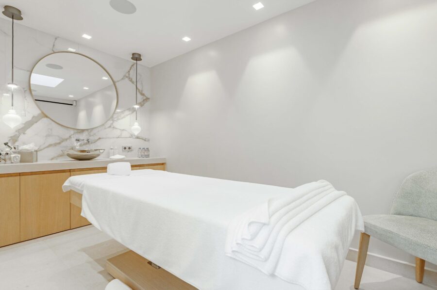 villa-carol-massage-room-wellness-luxury-ramatuelle