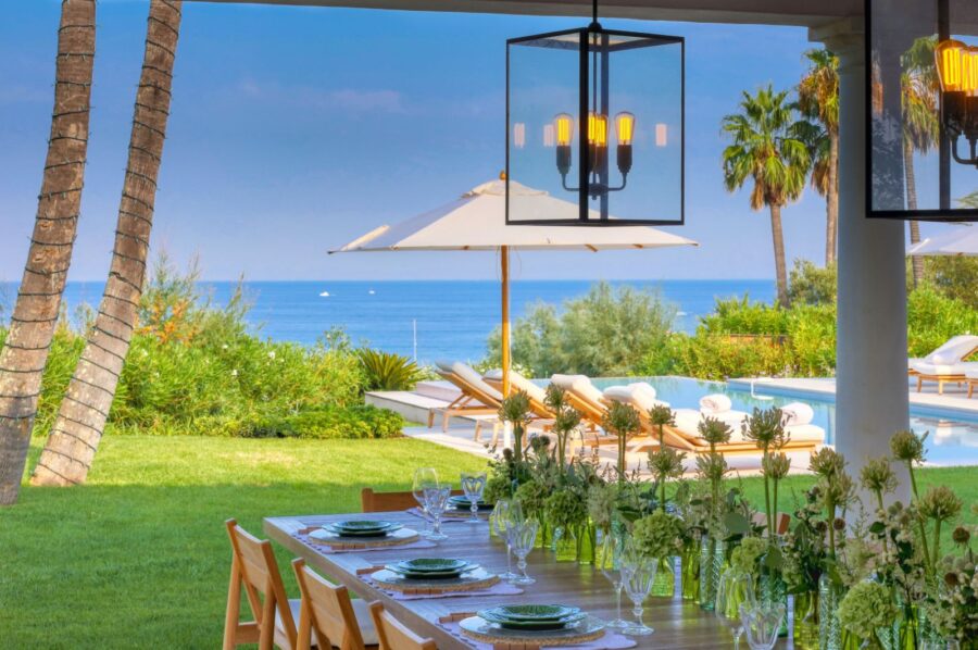 villa-carol-outdoordining-pool-oceanview-luxury-retreat-ramatuelle
